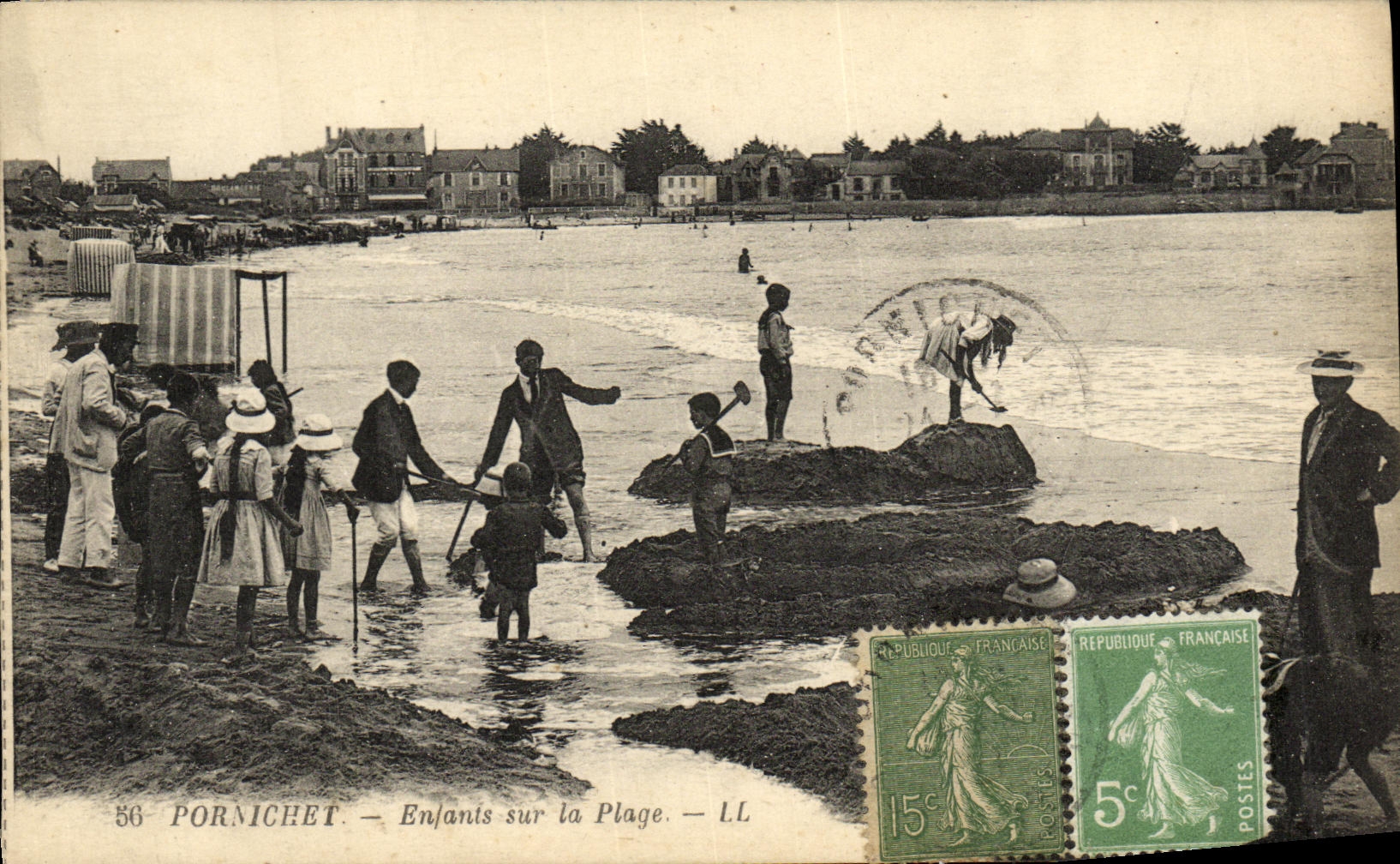 VINTAGE POSTCARD Pornichet enjants on the beach