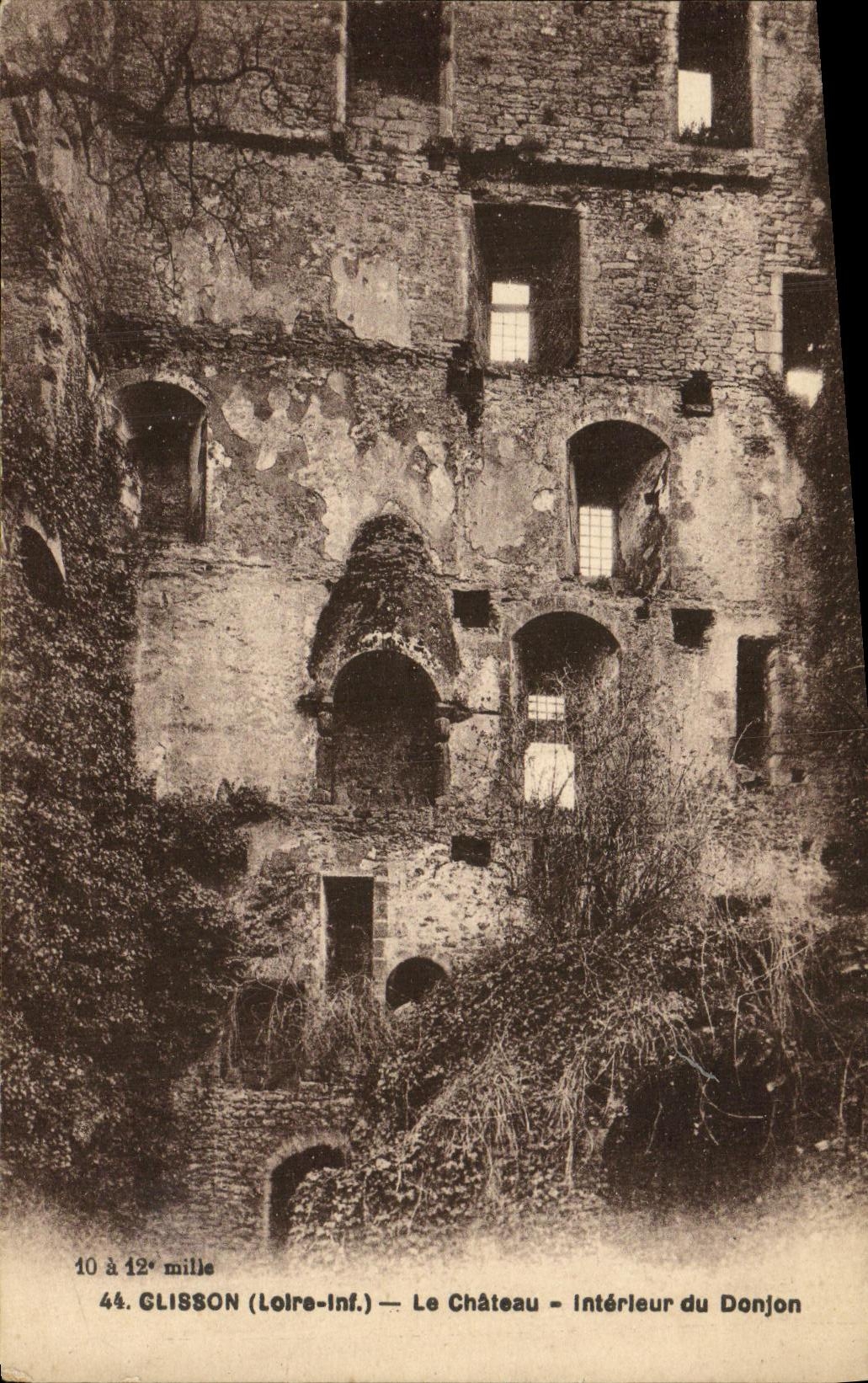 VINTAGE POSTCARD Clisson the Interior Castle of the keep