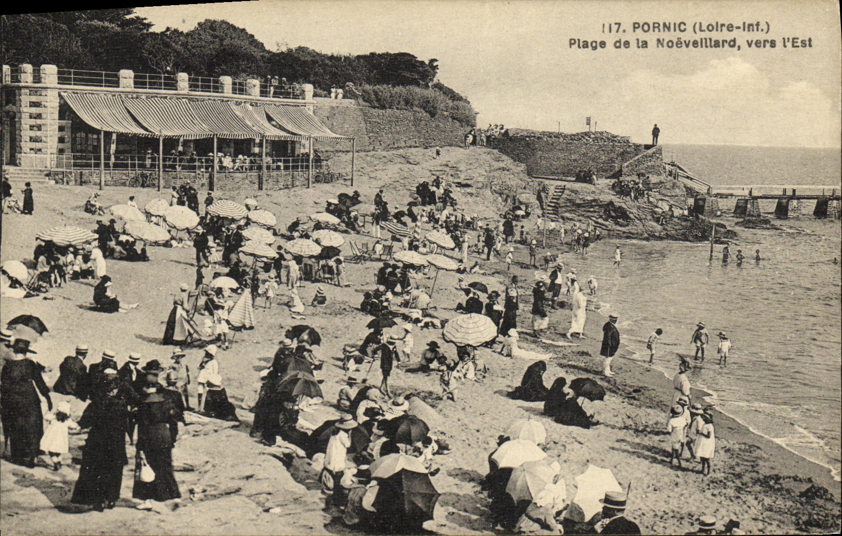 CPA Pornic Plage de La Noevellard Vers l Est