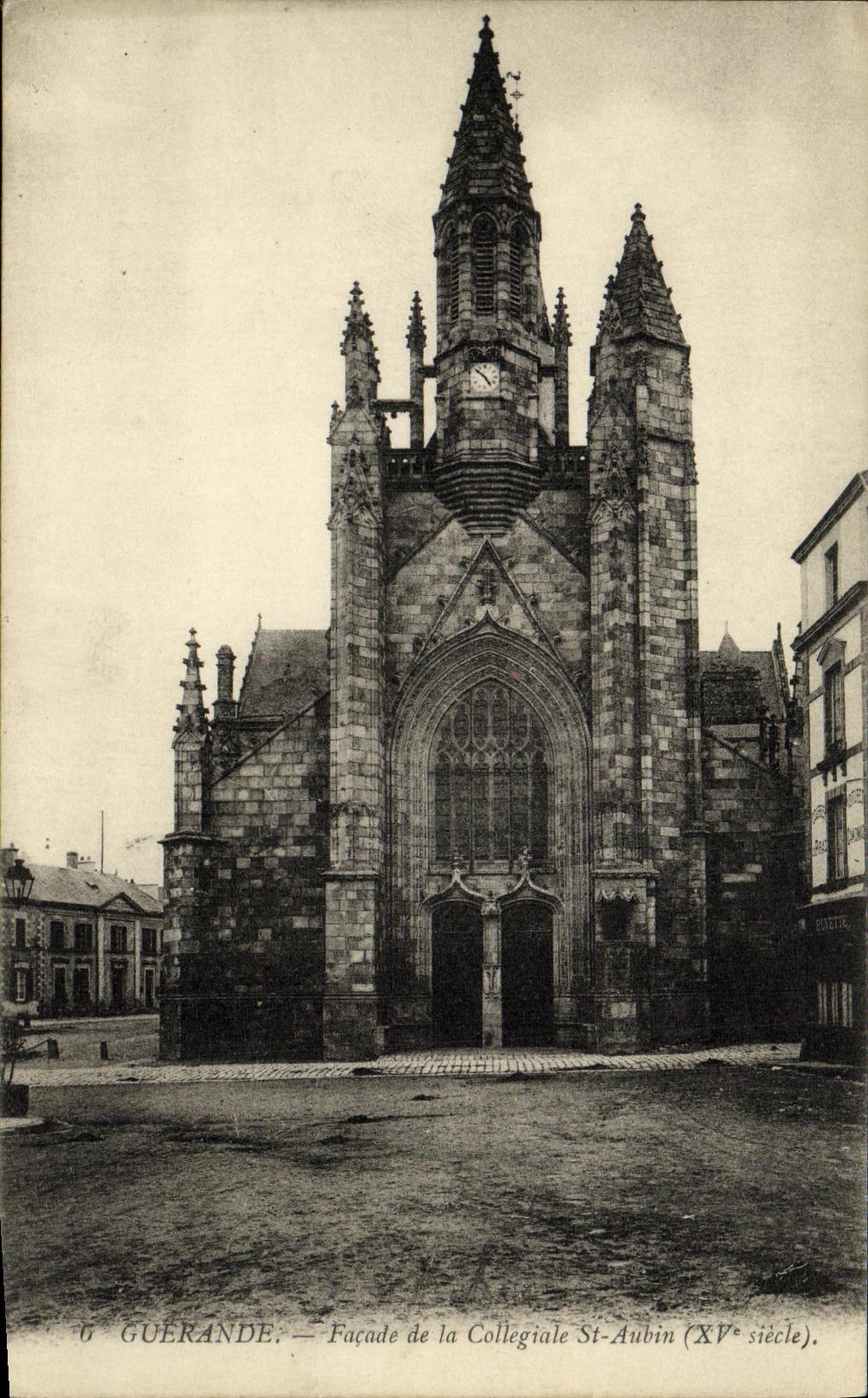 CPA Guerande Facade de la Collegiale St Aubin