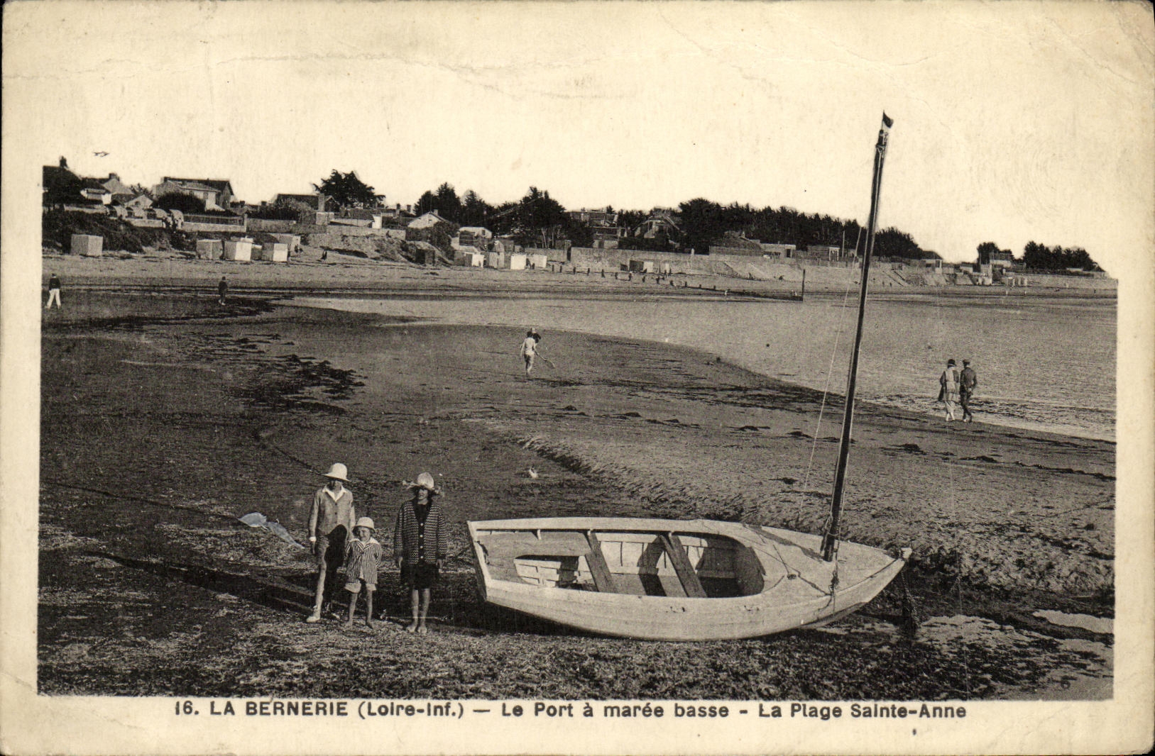 VINTAGE POSTCARD Bernerie the Port has Low tide the beach Sainte Anne