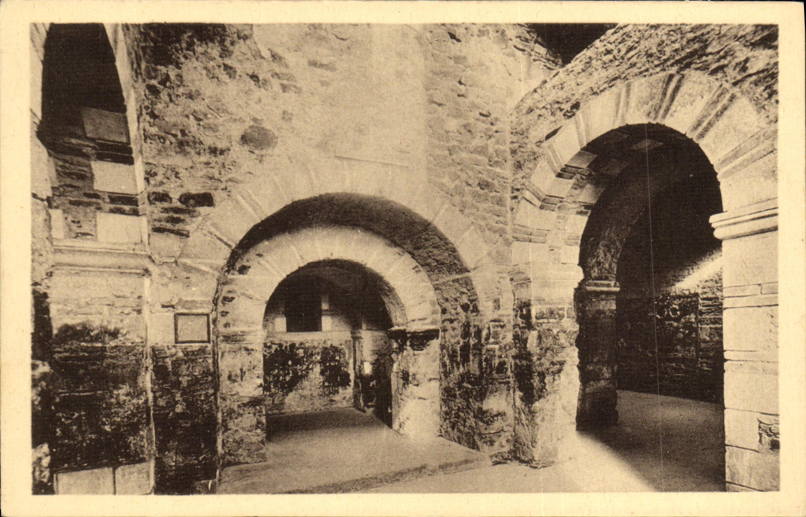 Lugar de la pieza de St Philbert de Grand Central de la POSTAL de la VENDIMIA del deambulatoire