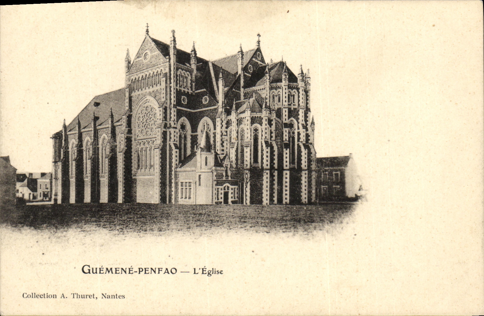 POSTAL Guemene Penfao L iglesia de la VENDIMIA