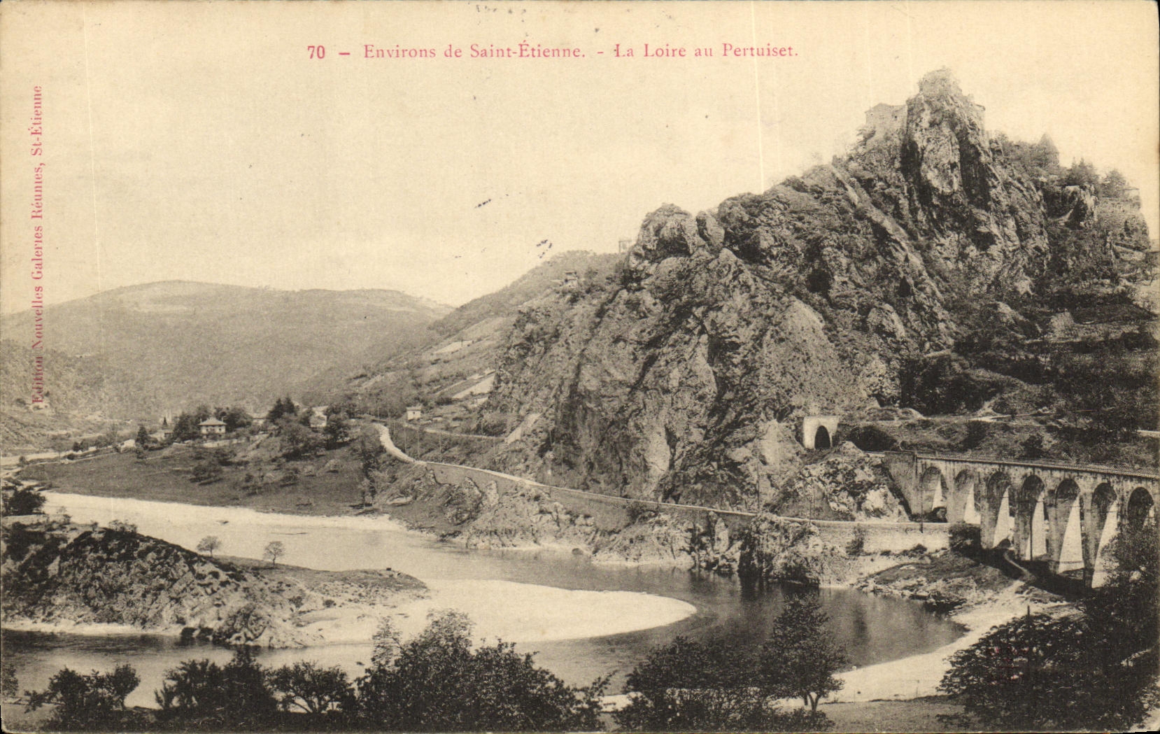 CPA Environs de Saint Etienne La Loire au Pertuiset