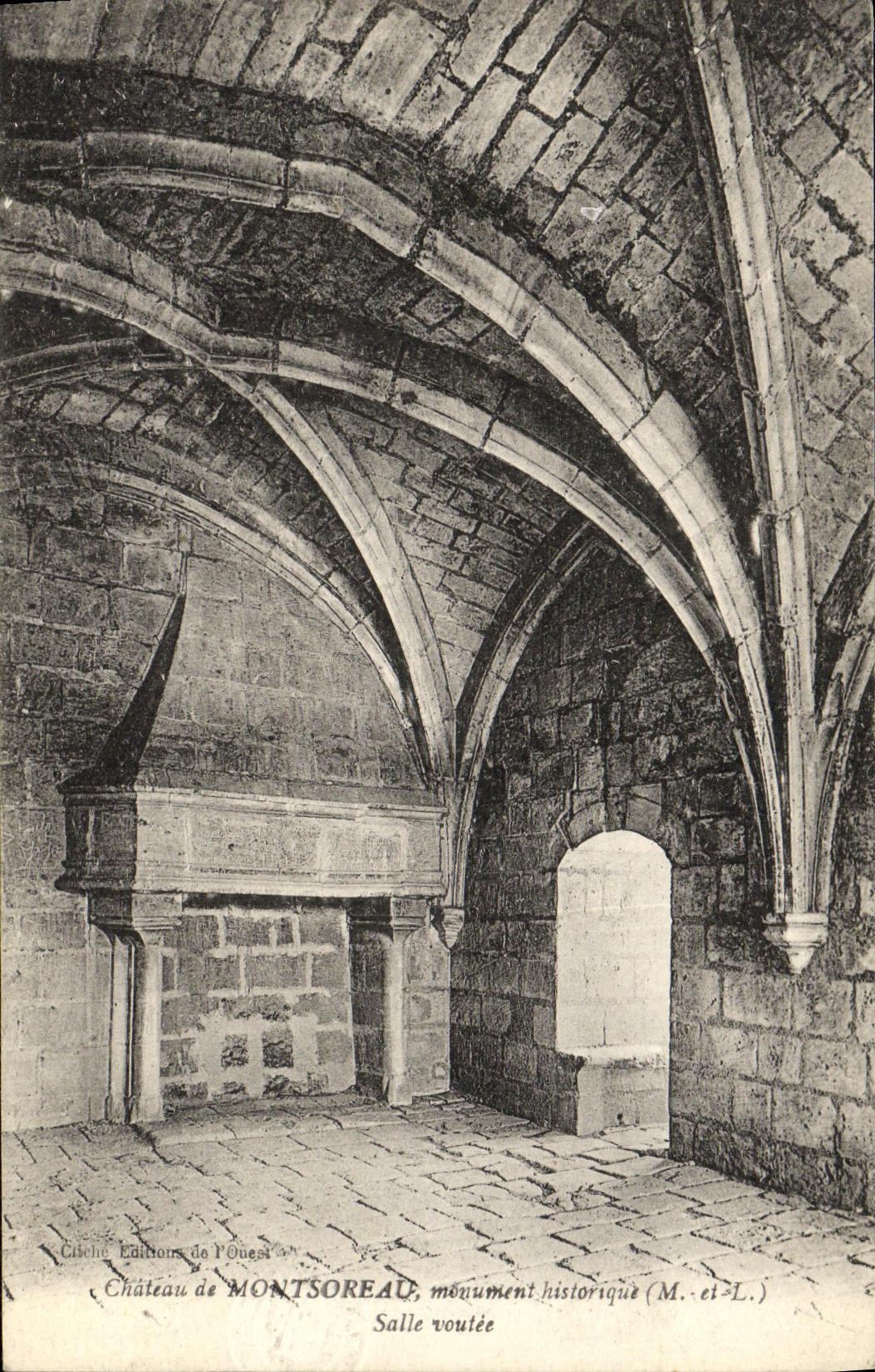 CPA Chateau de Montsoreau Monument historique Salle voutee