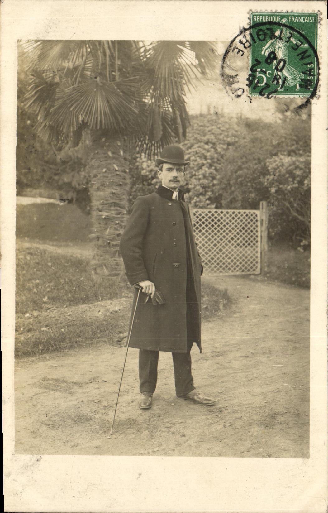 CARTE PHOTO Saumur Maine et Loire Homme en melon 