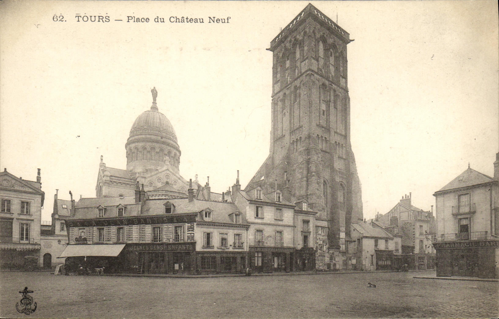 VINTAGE POSTCARD Tours Place of the New Castle