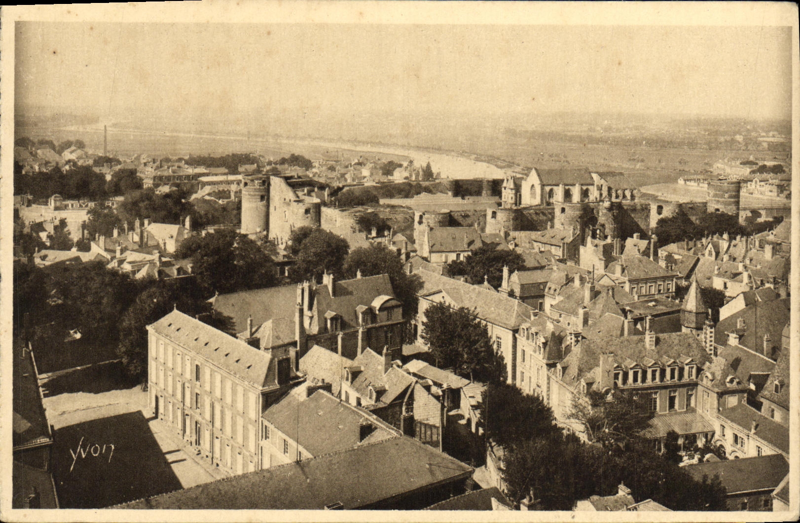 CPA Angers Vue generale vers le Chateau