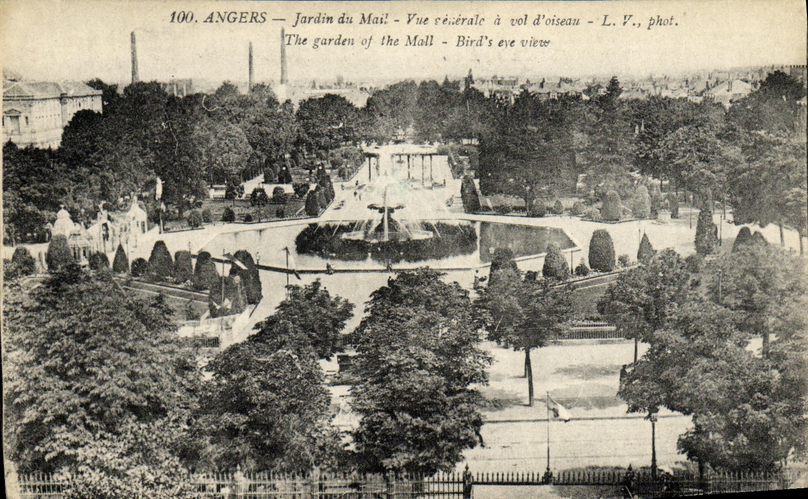 CPA Angers Jardin du Mail Vue generale a vol d oiseau