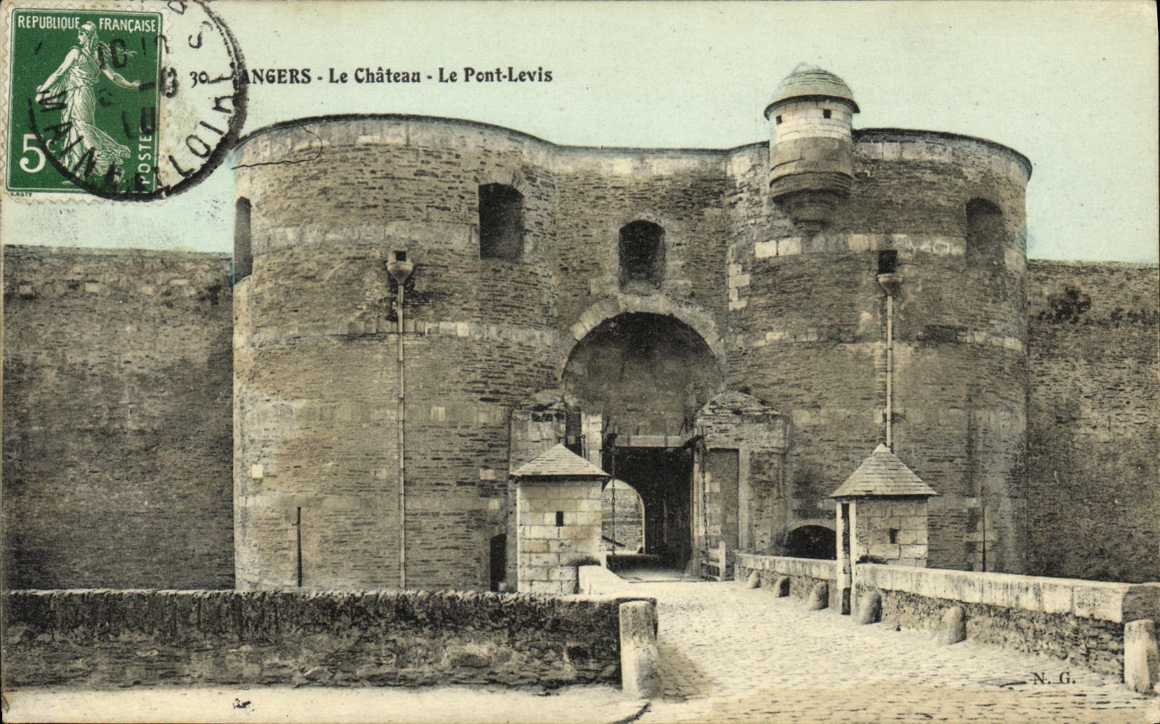 CPA Angers Le Chatean Le Pont levis