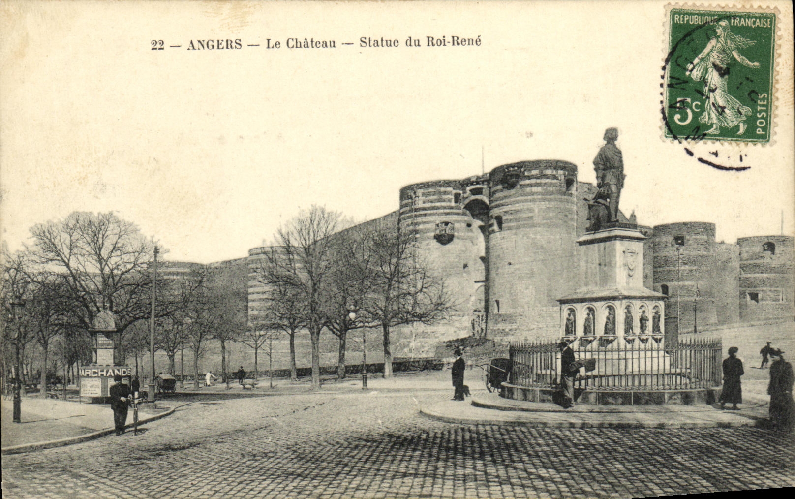 CPA Angers Le Chateau Statue du Roi Rene