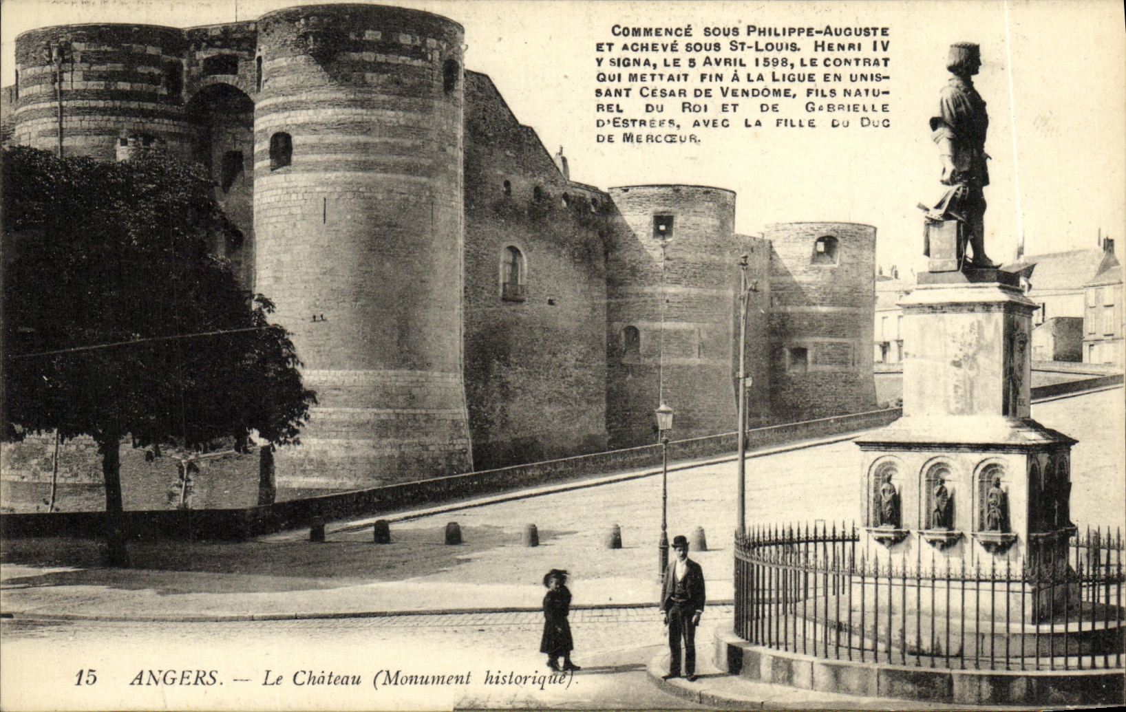 CPA Angers Le Chateau Monument historique