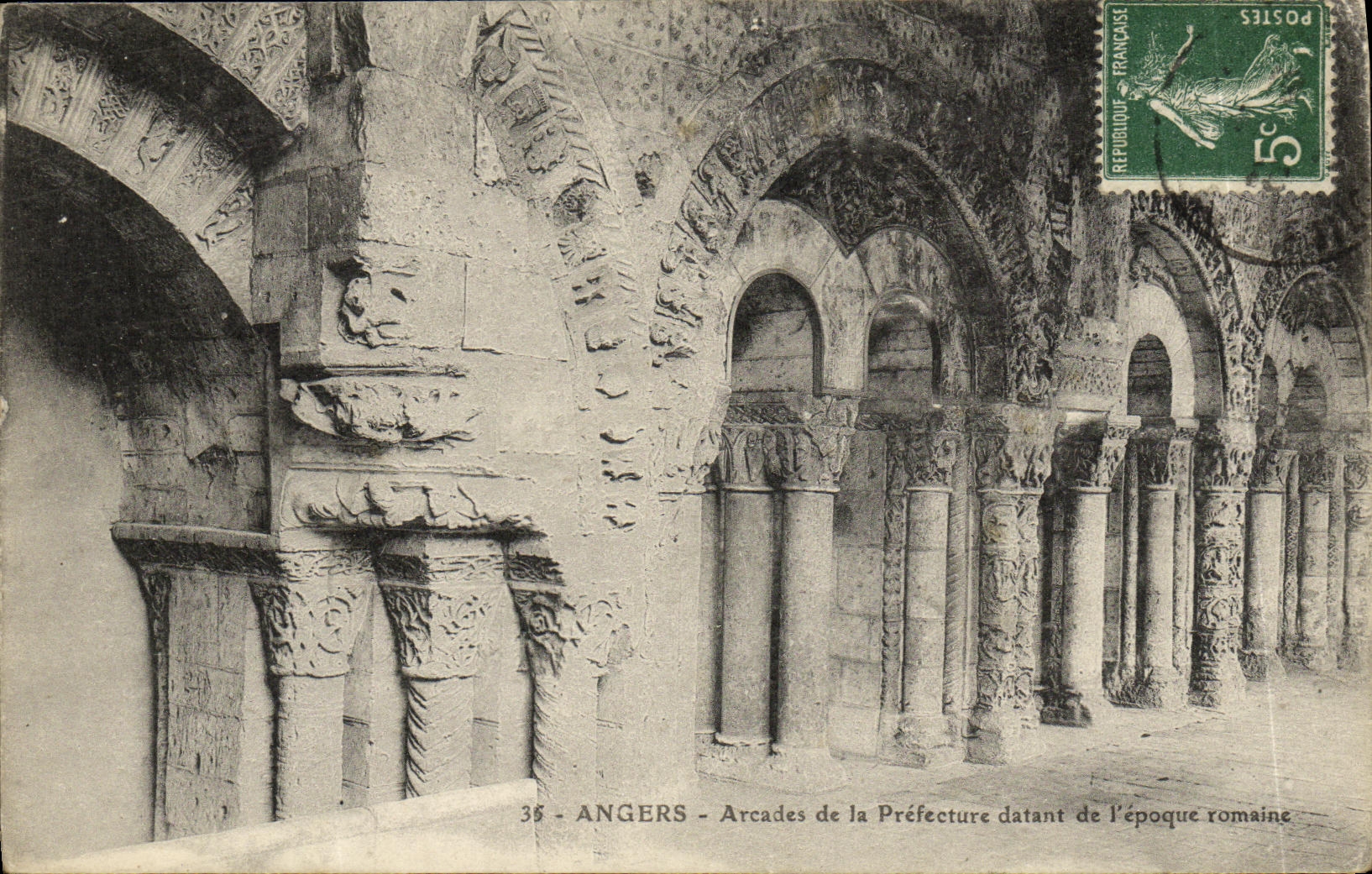 CPA Angers Arcades de la Prefecture datant de l eoque romaine