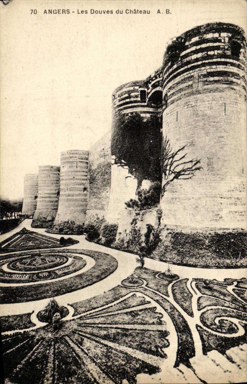 CPA Angers Les Douves du Chateau