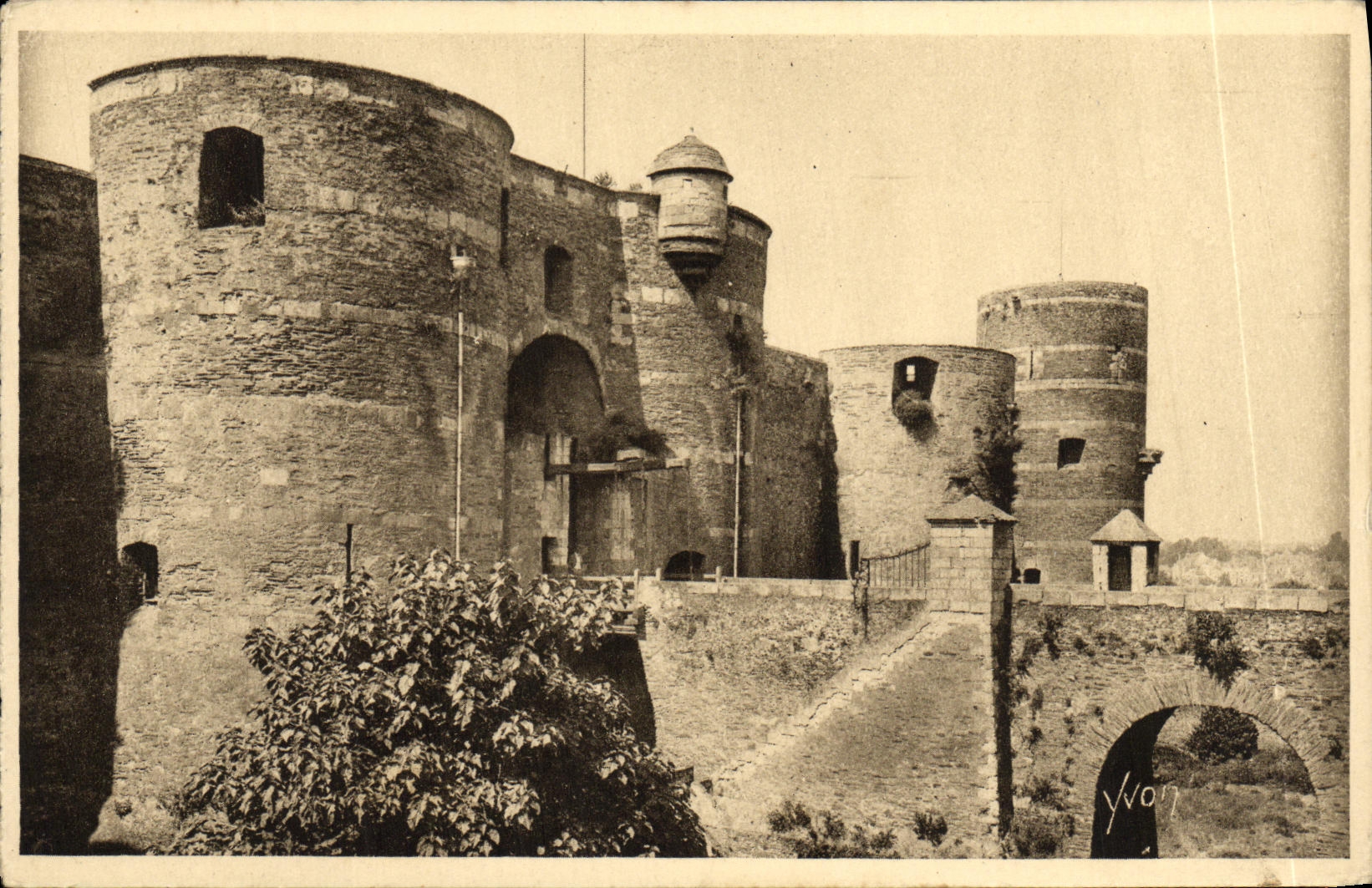 CPA Angers L Entree du Chateau