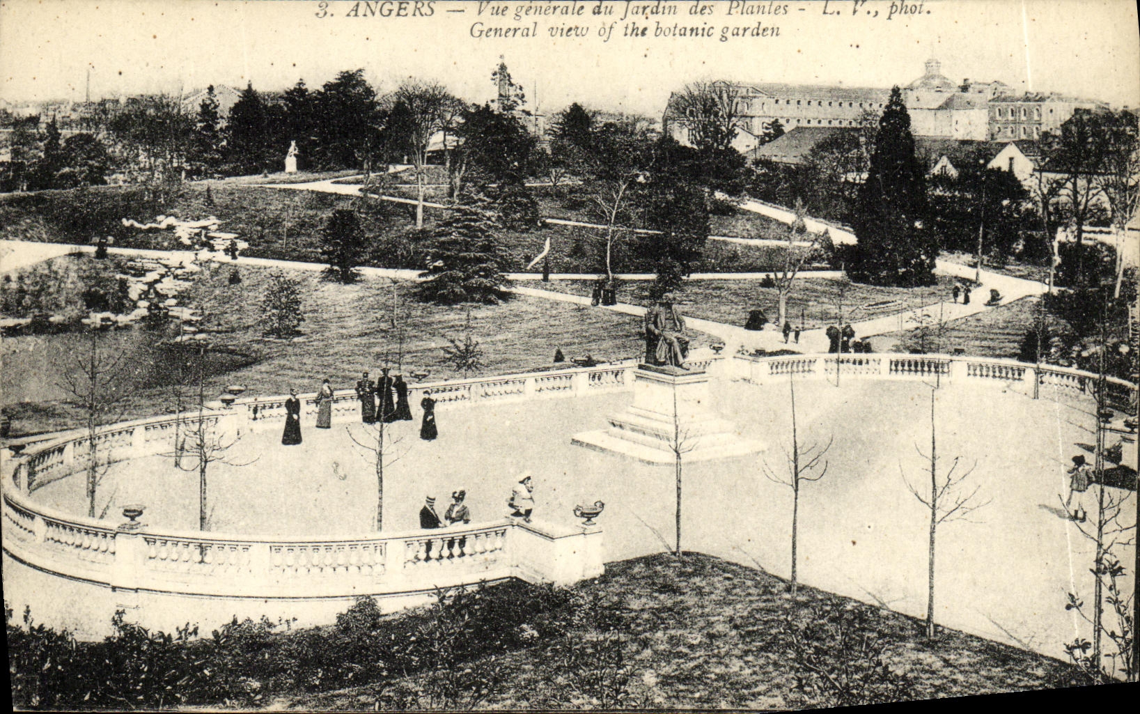 CPA Angers Vue generale du Jardin des Plantes