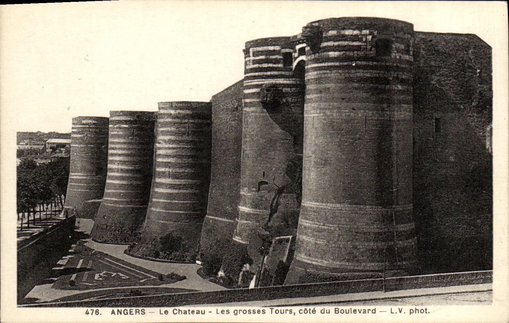 CPA Angers Le Chateau Les grosses cote du Boulevard