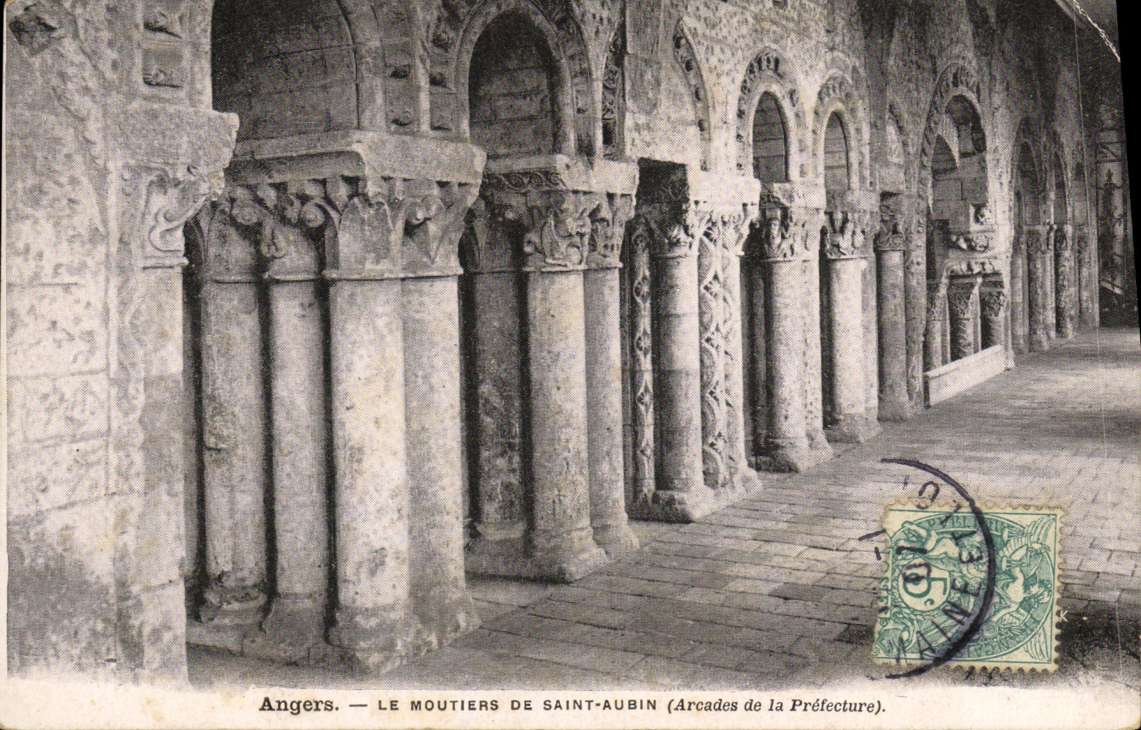 CPA Angers Le Moutiers de Saint Aubin Arcades de la prefecture