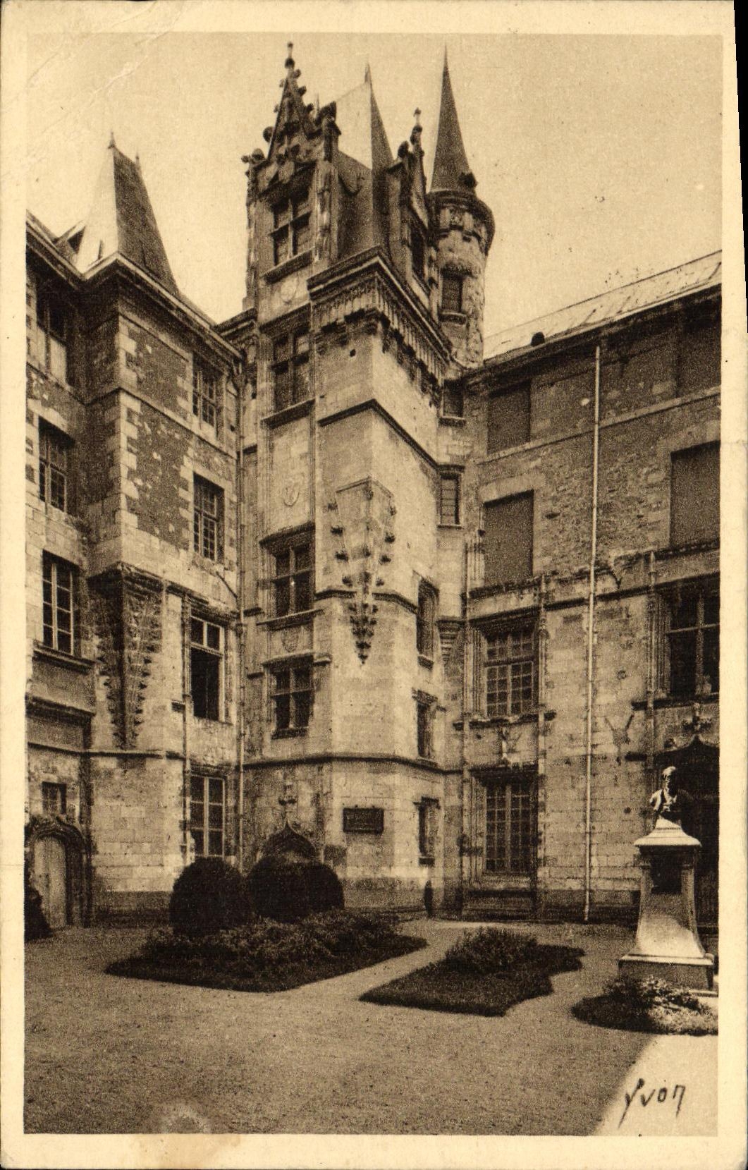 CPA Angers Logis Barrault Musee des Beaux Arts