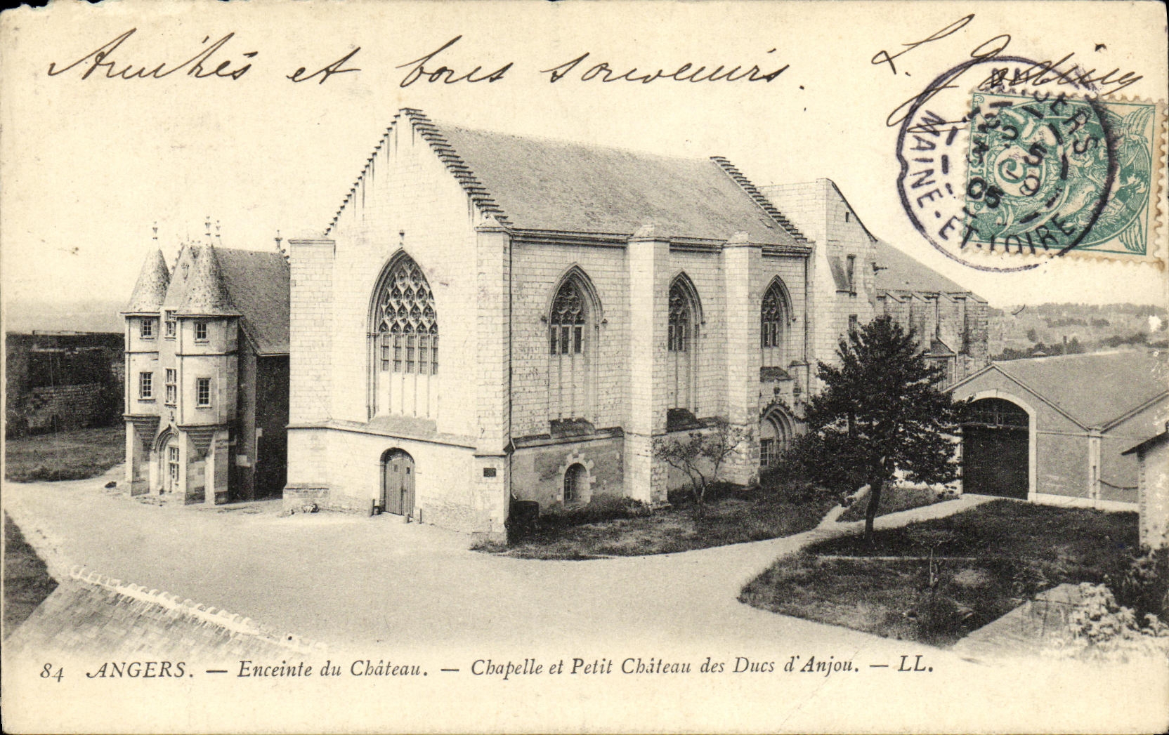 CPA Angers Enceinte du Chateau Chapelle et Pelit Chateau de Ducs d Anjou