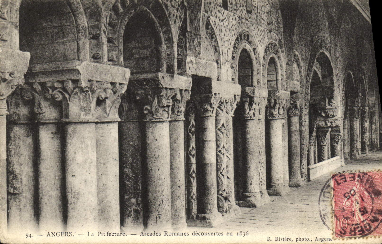 CPA Angers La Prefecture Arcades Romanes decouvertes en 1836