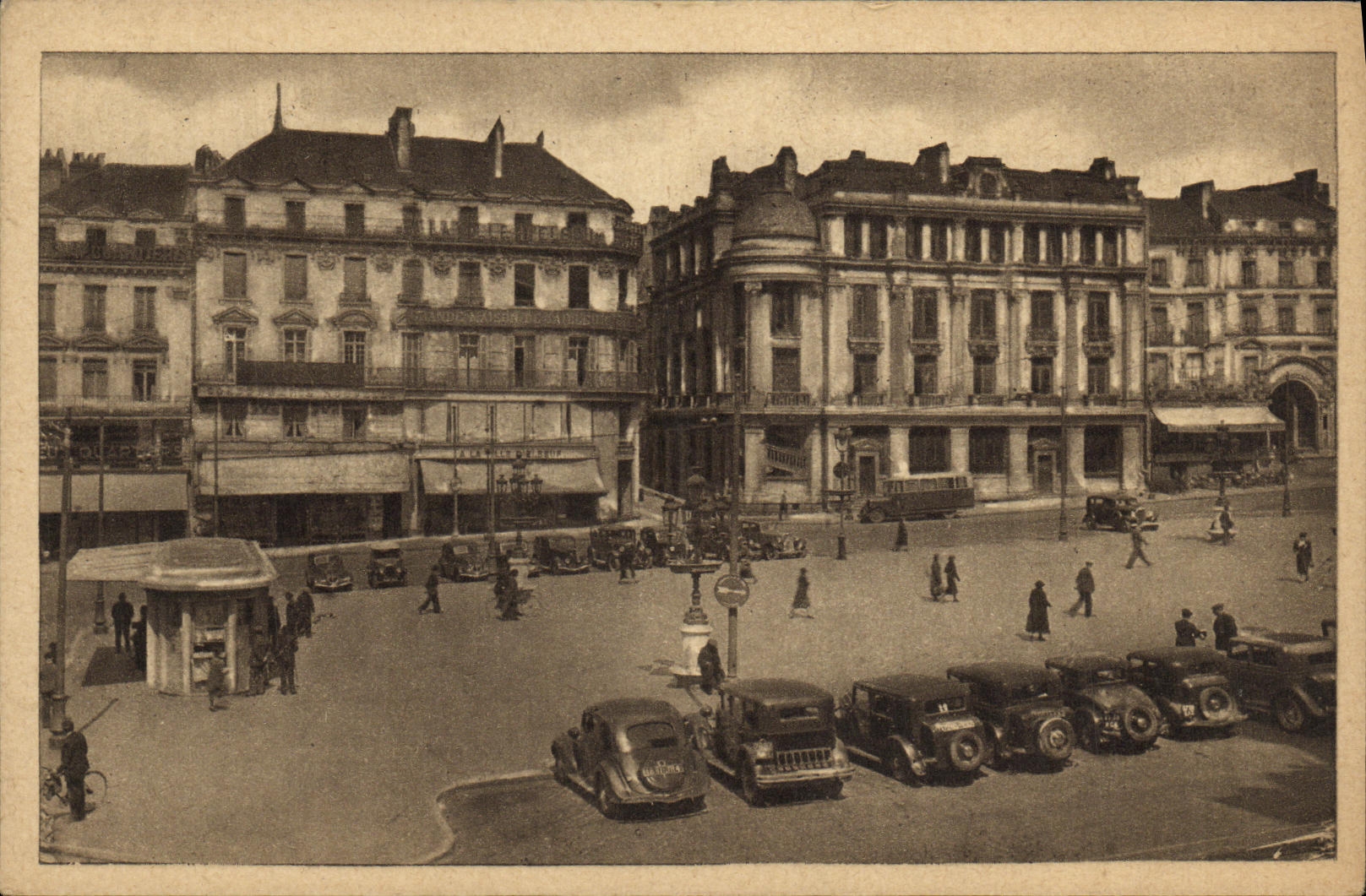 CPA Angers Place du Ralliement