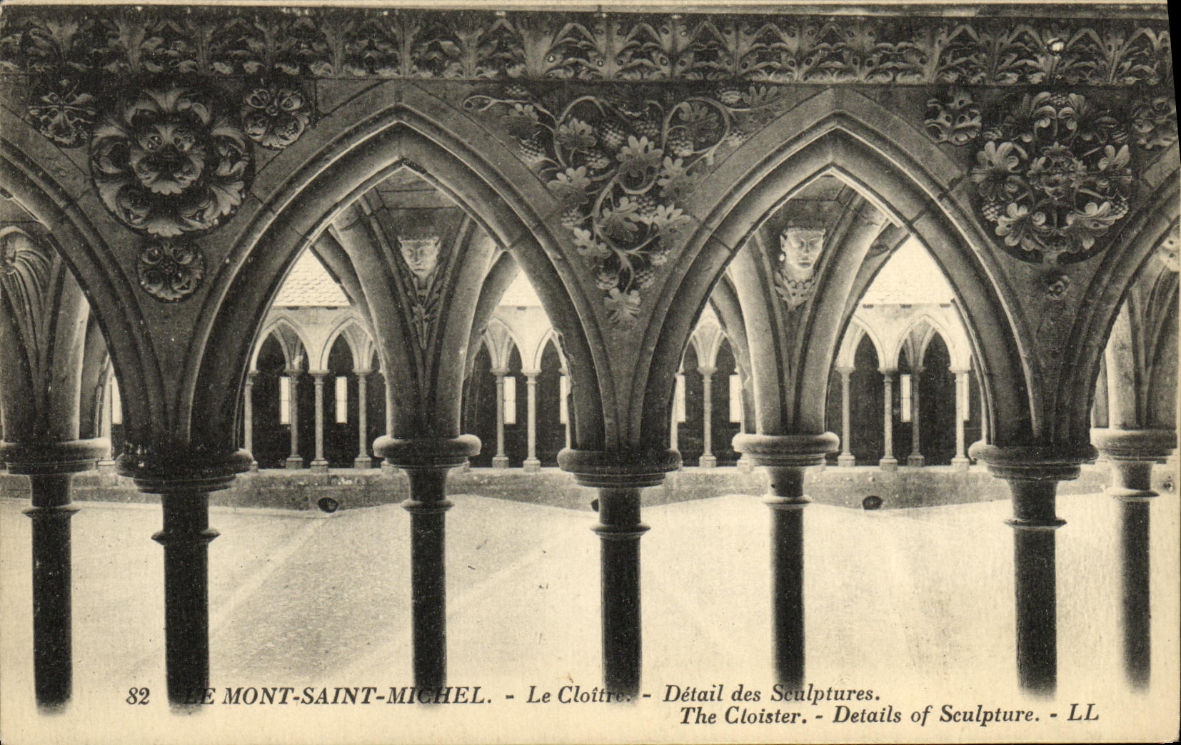 CPA Le Mont Saint Michel Le Clostre Detail des Sculptures