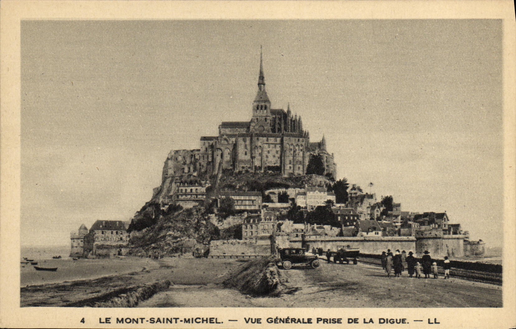 CPA Le Mount Saint Michel Vue Generale Prise de la Digue