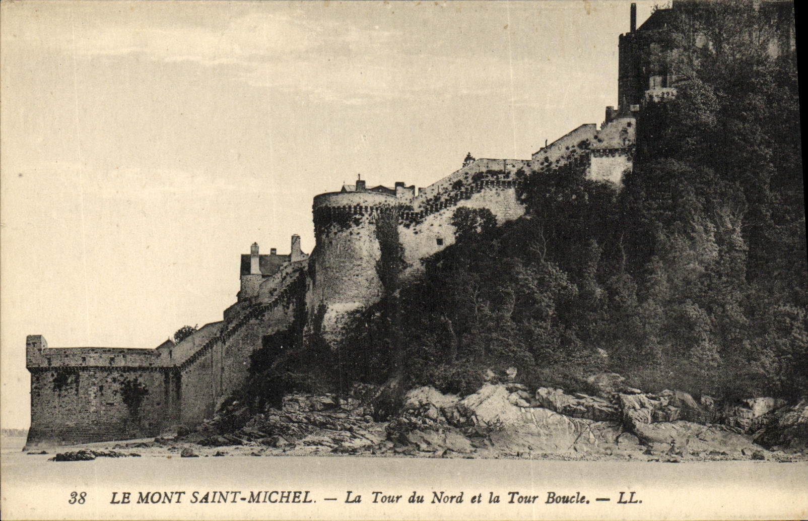 CPA Le Mont Saint Michel La Tour du Nord et la Tour Boucle