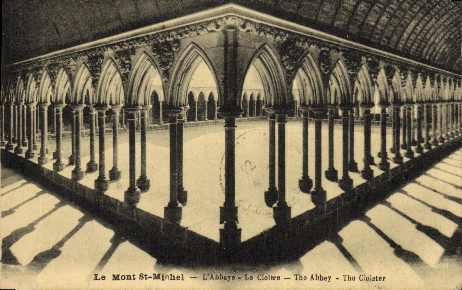 CPA Le Mont Saint Michel L Abbaye Le Cloitre