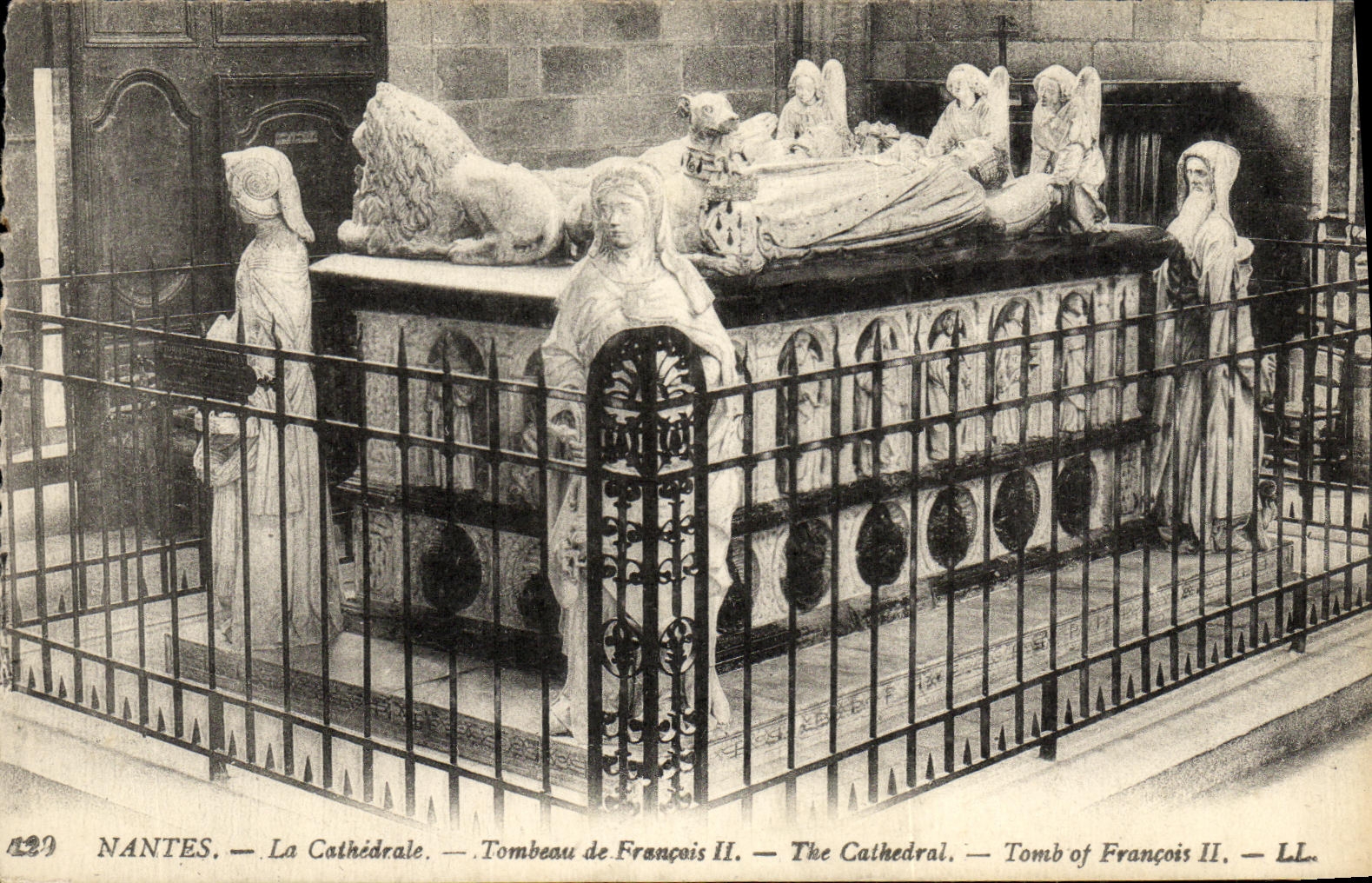 VINTAGE POSTCARD Nantes the Cathedral Tomb of Francois L