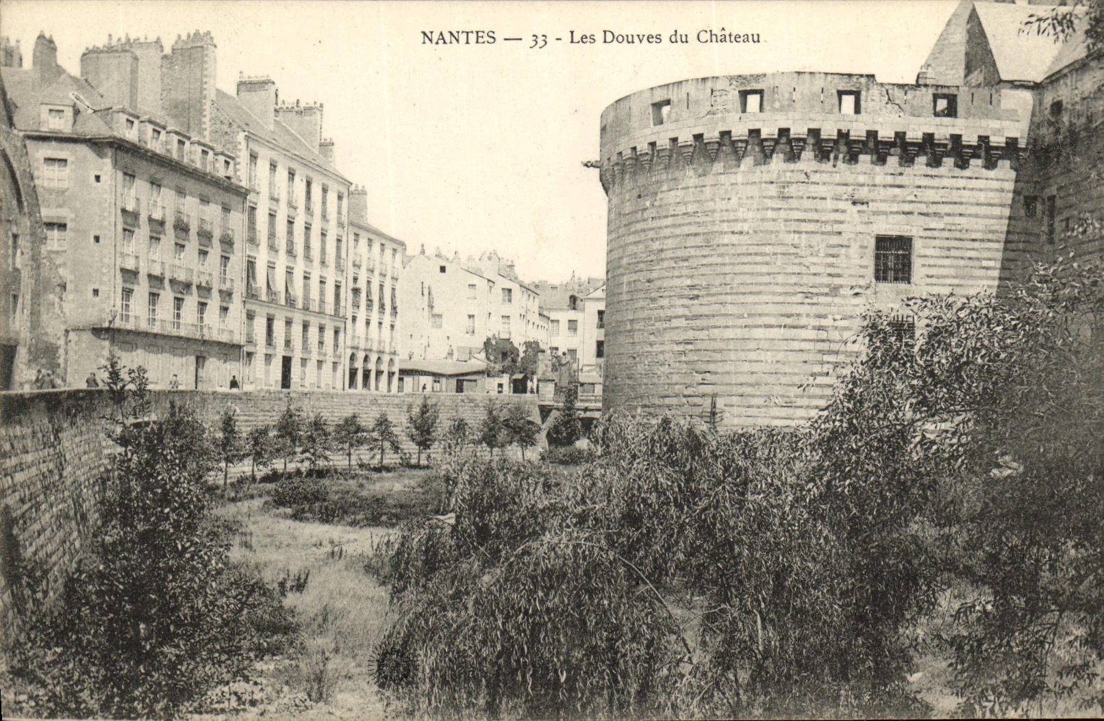VINTAGE POSTCARD Nantes Ditches of the Castle