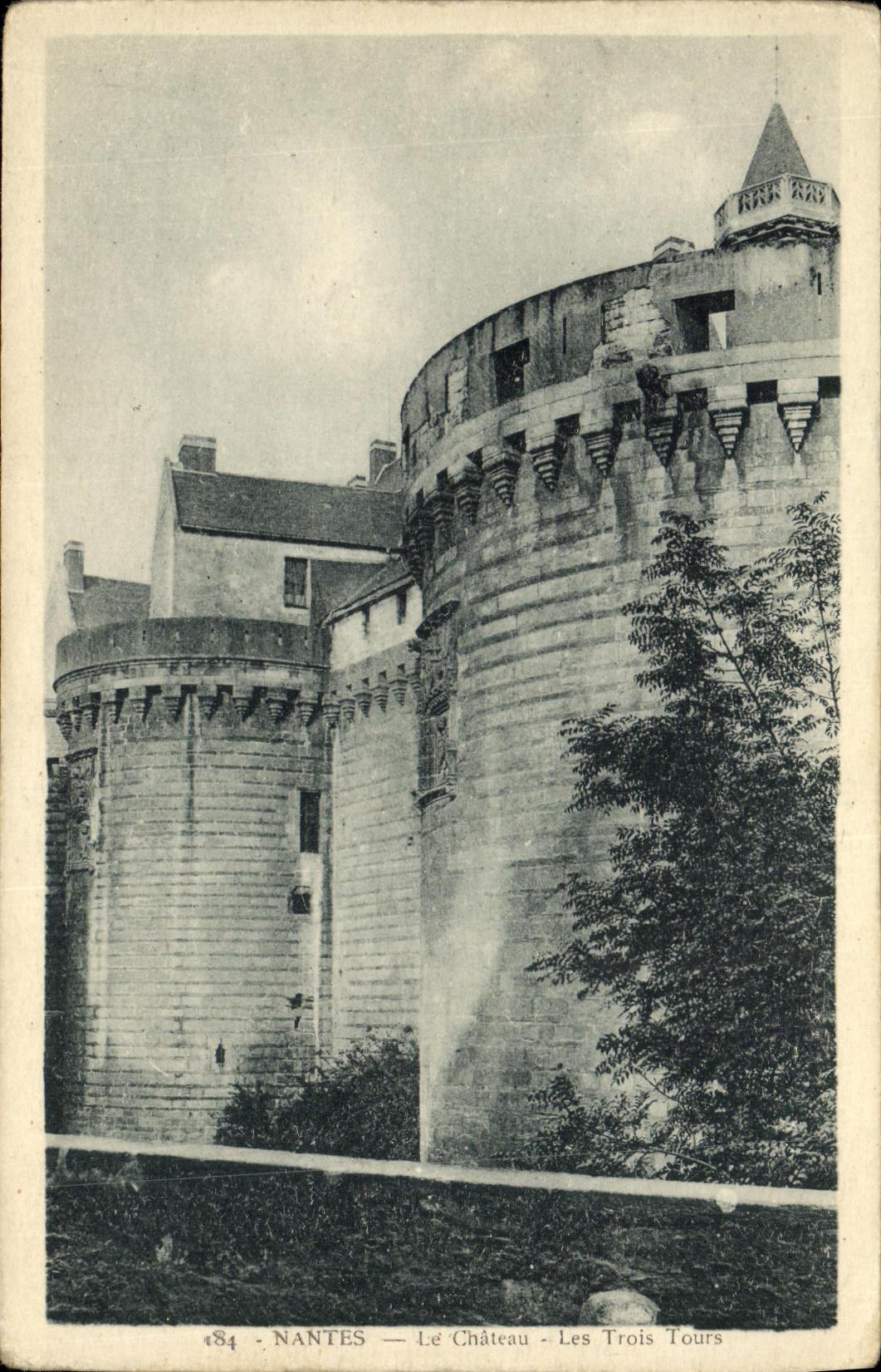 VINTAGE POSTCARD Nantes the Castle Three Tours