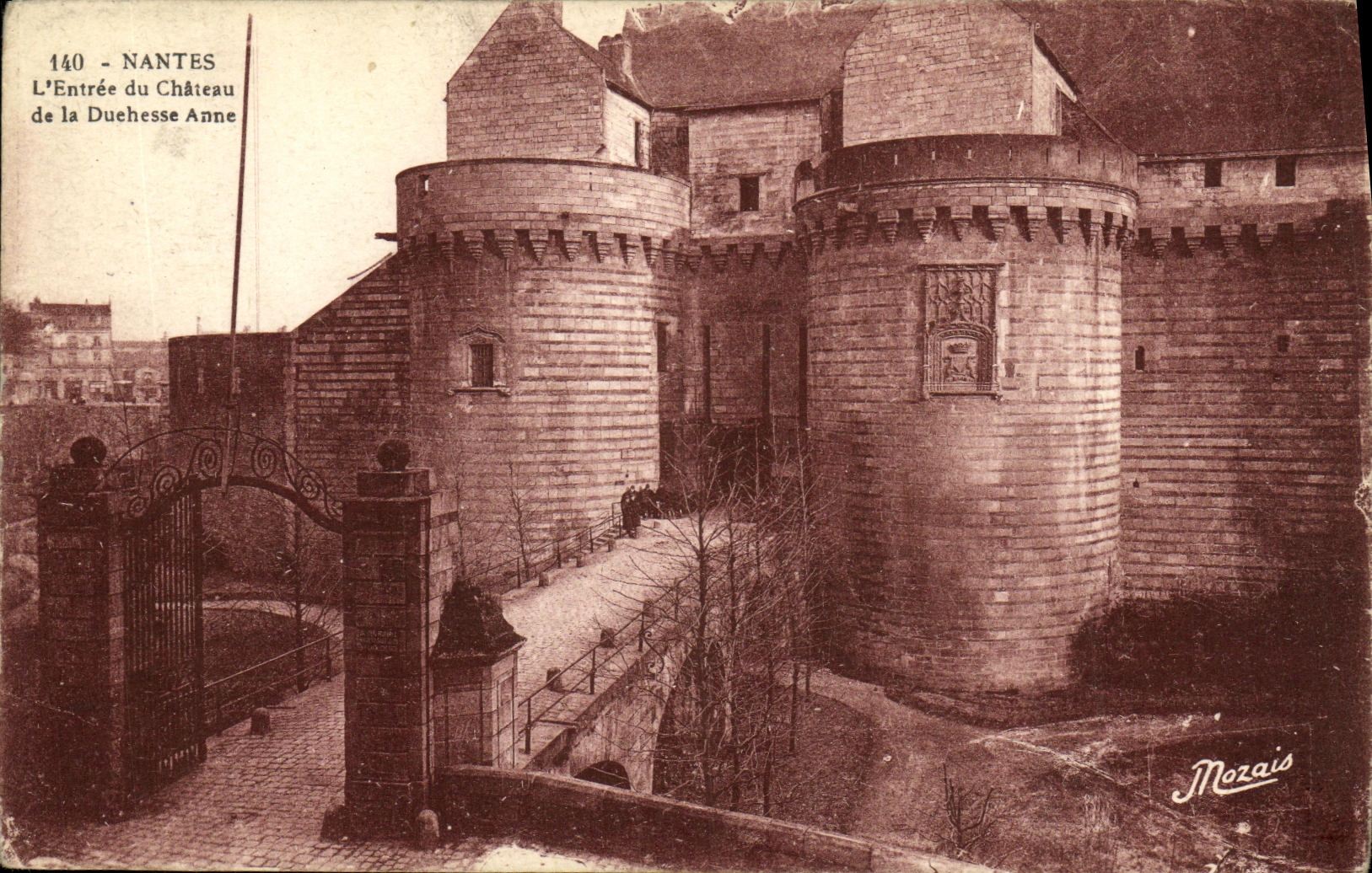 VINTAGE POSTCARD Nantes L Entered of the Castle of Duehesse Anne