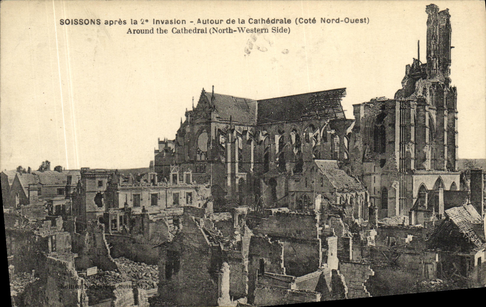 VINTAGE POSTCARD Militaria Soissons War Around the Cathedral
