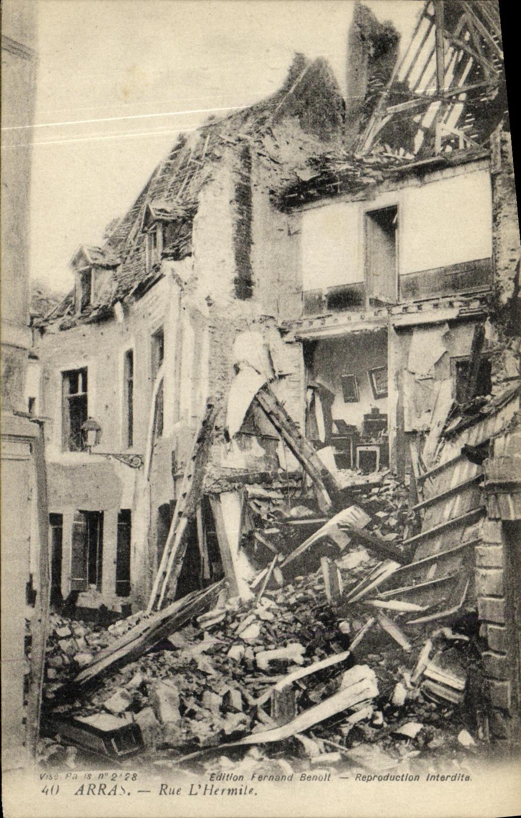 VINTAGE POSTCARD Militaria Arras Street L Hermit