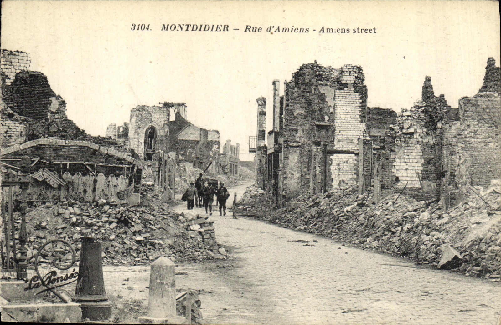 VINTAGE POSTCARD Militaria Montdidier Street D Amiens