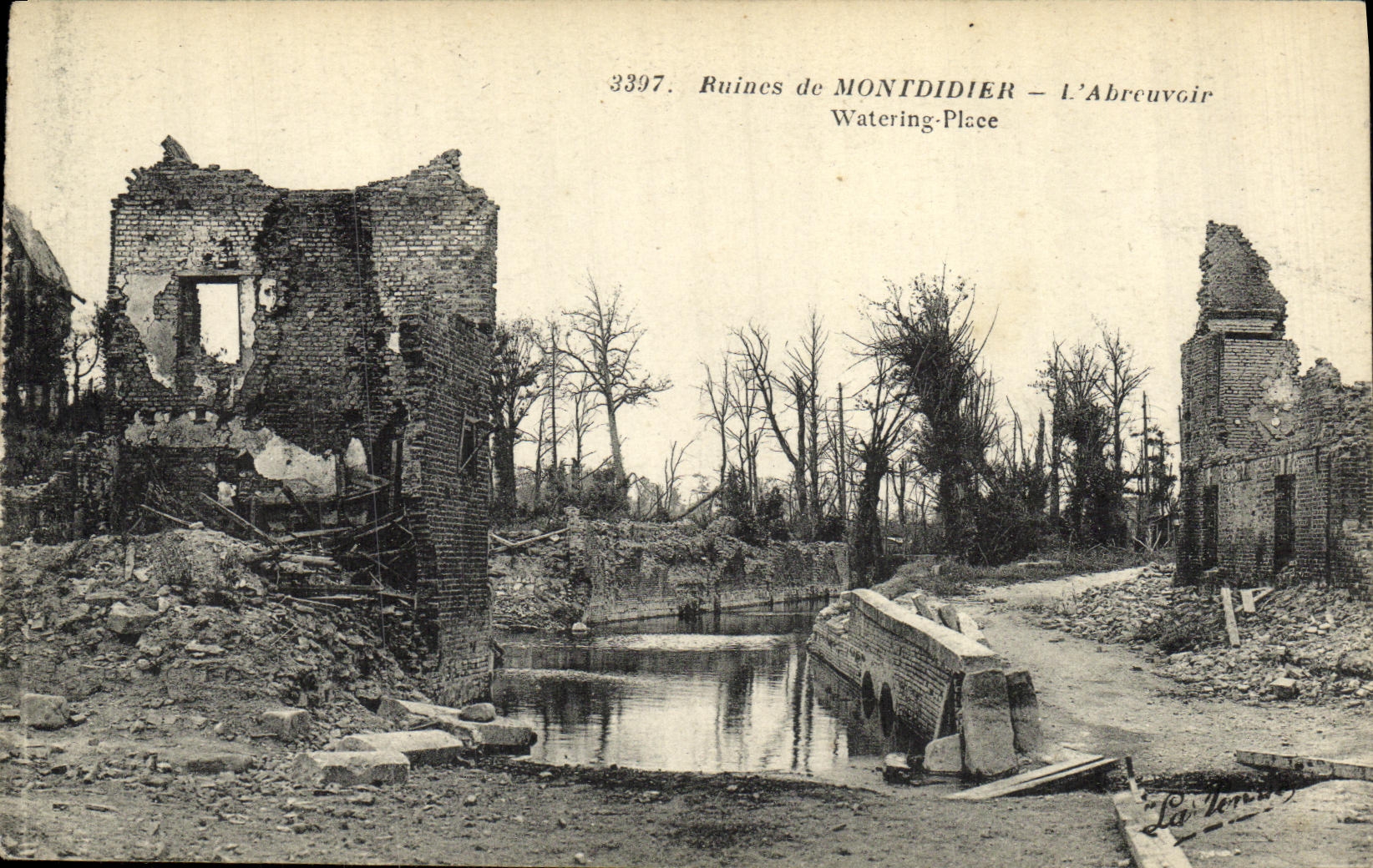 VINTAGE POSTCARD Militaria Ruins of Monididier L Abreuveir