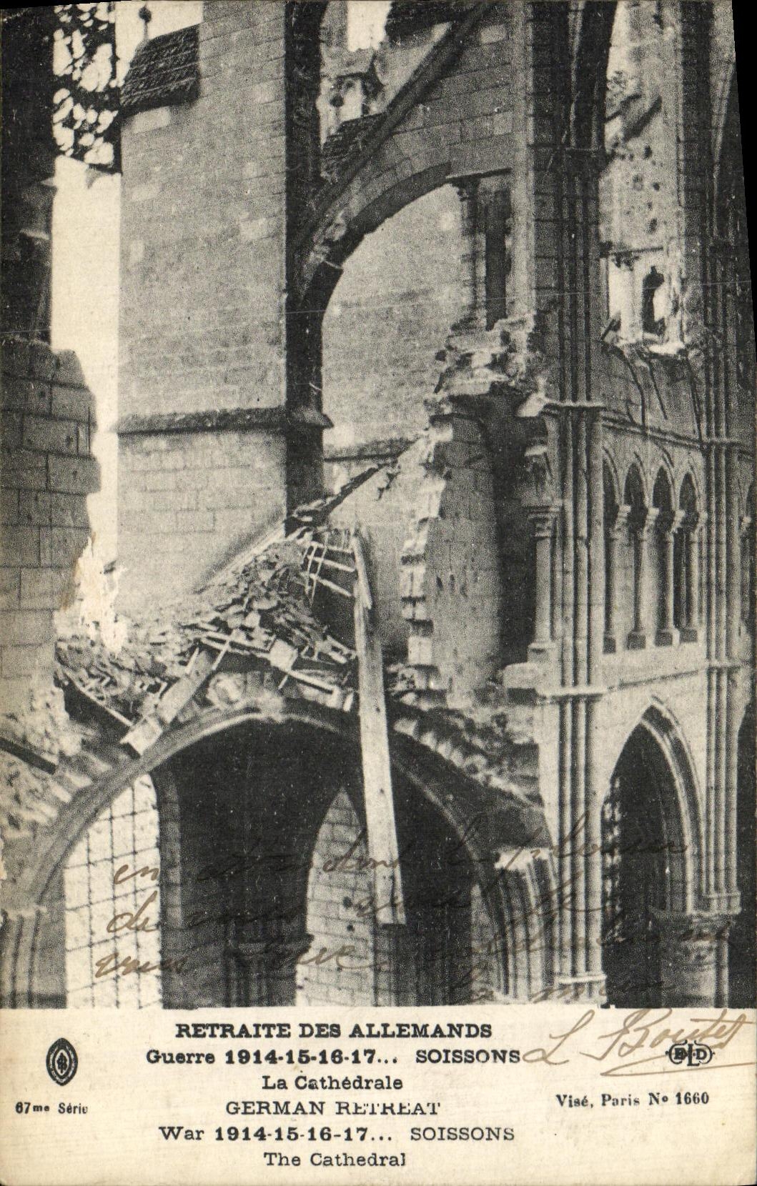 CPA Militaria Retraite Des Allemands Soissons La Cathedrale