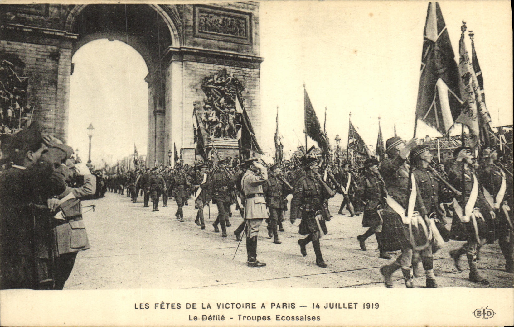 VINTAGE POSTCARD Militaria Paris Festivals Of the Victoire the Procession Scottish Troops
