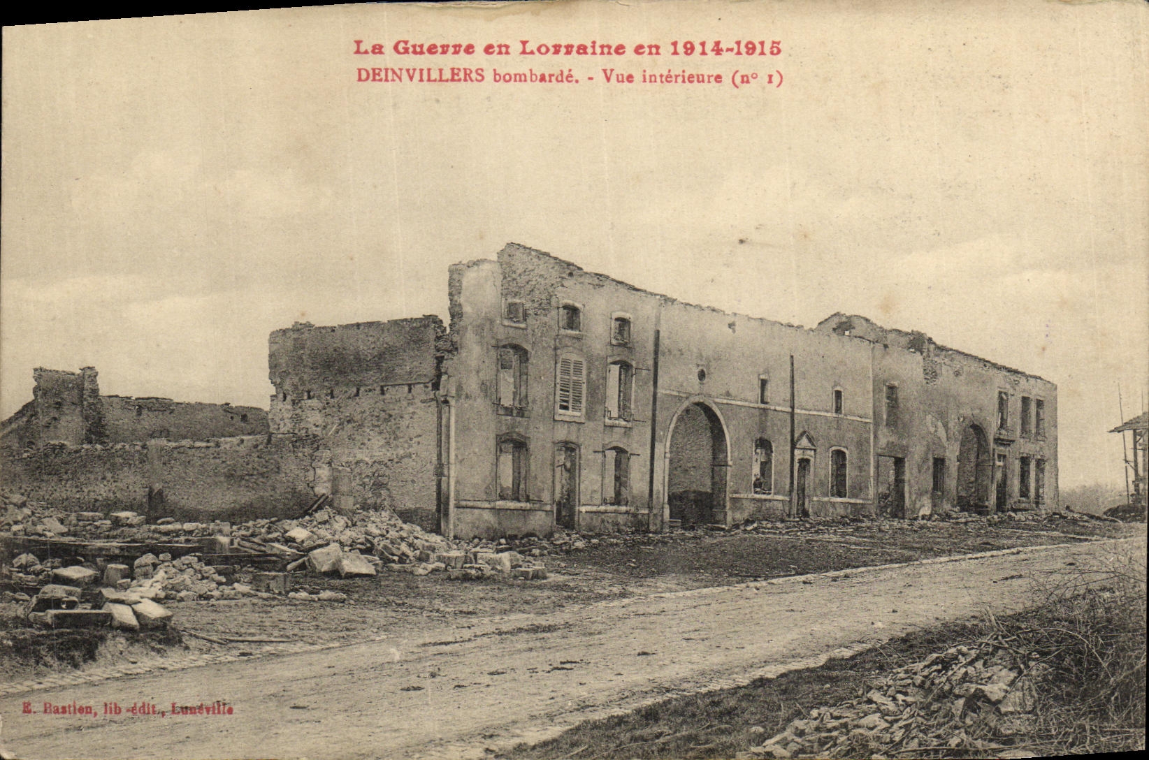 La POSTAL Militaria de la VENDIMIA la guerra en Lorena Deinvillers bombardea el interior visto
