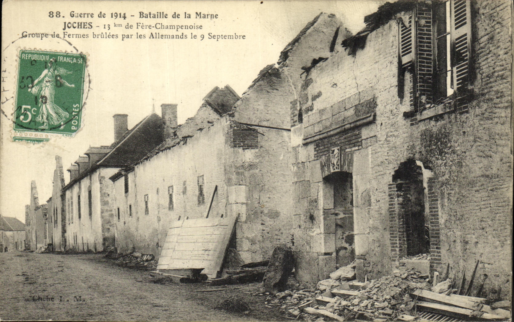 La POSTAL Militaria Guerre de la VENDIMIA de Bataille 1914 del Marne Joches el 13km de Fere Champenoise agrupa brulees de las granjas