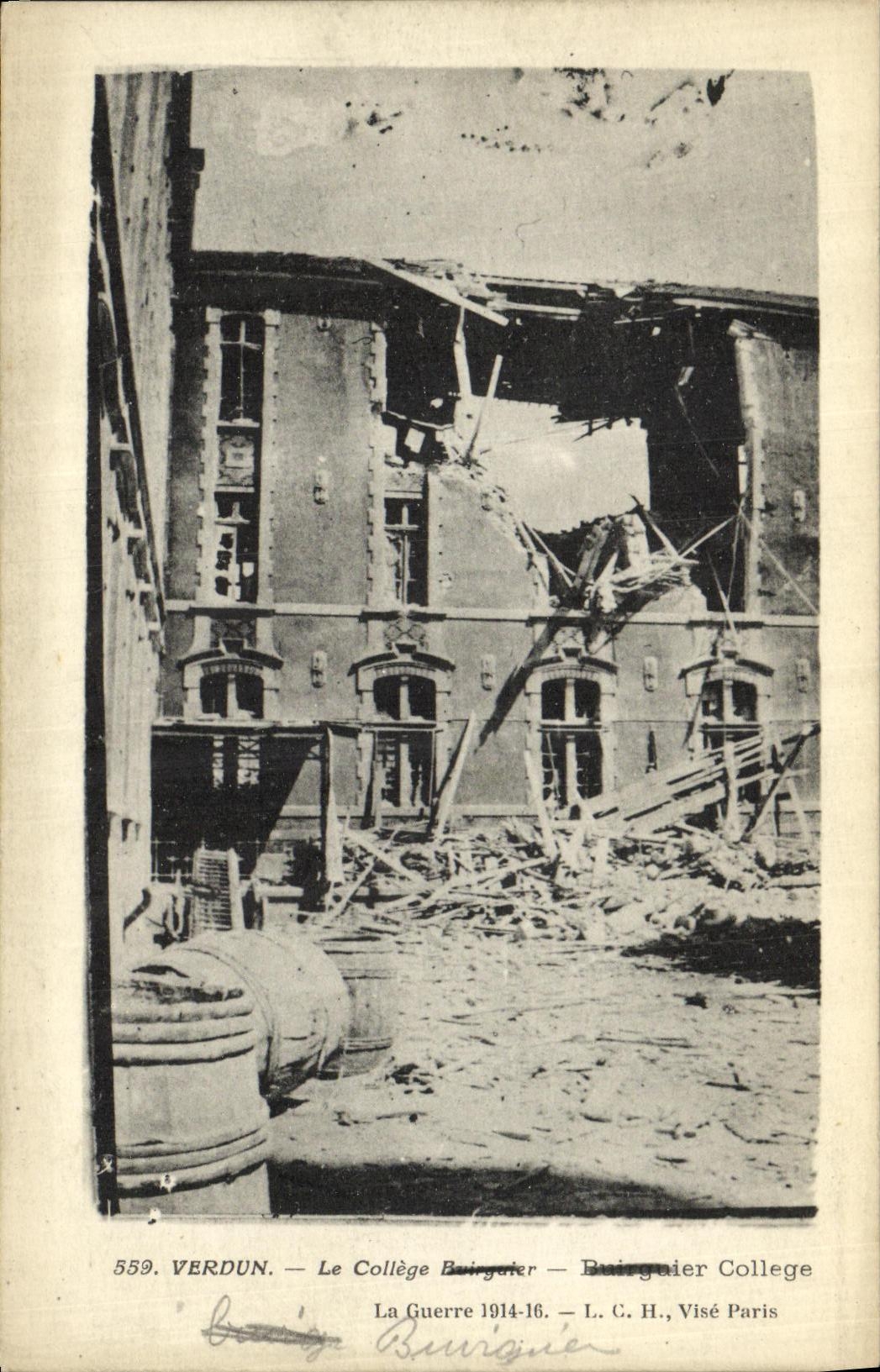 VINTAGE POSTCARD Militaria Verdun the College