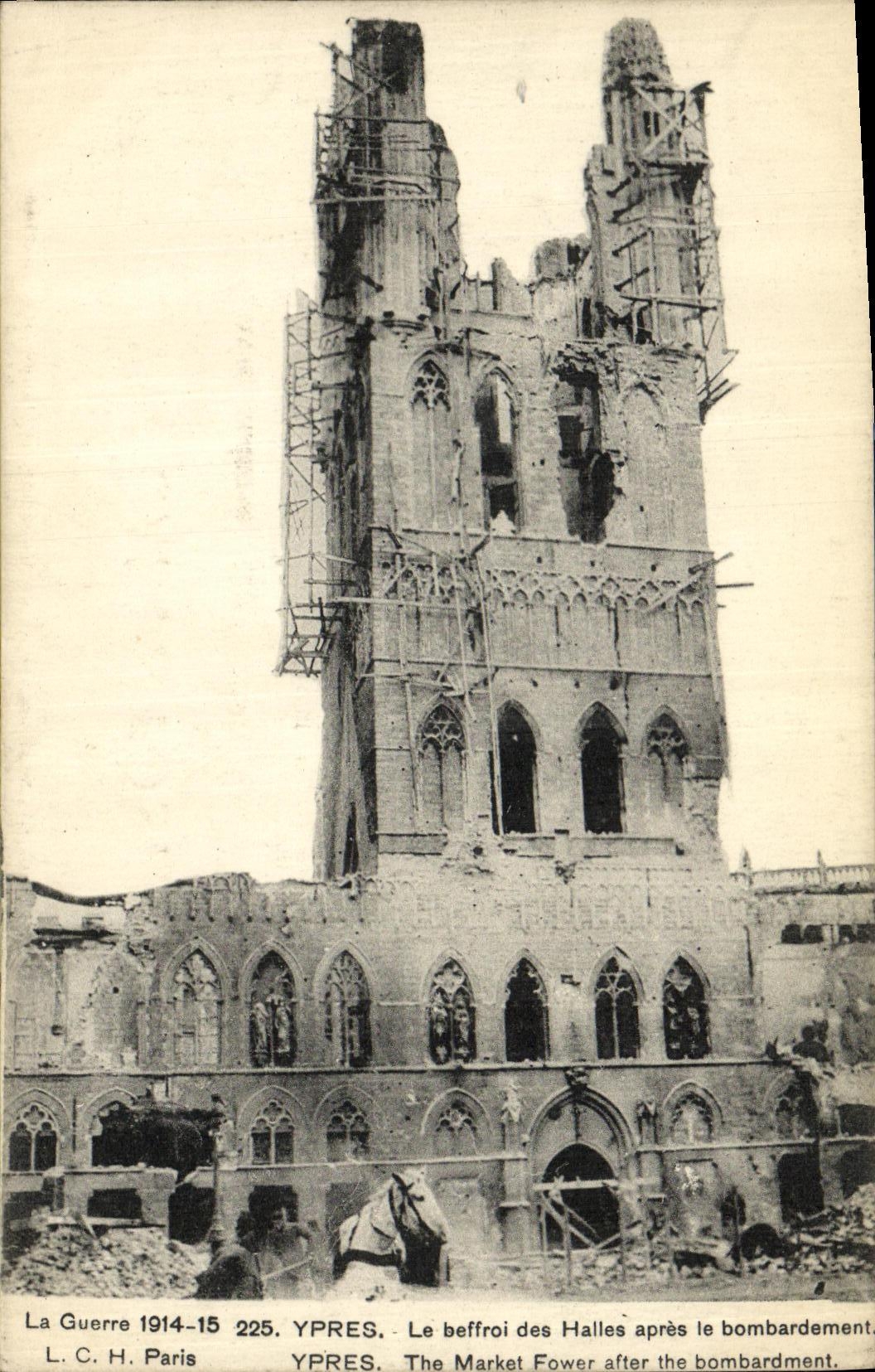 POSTAL Militaria Ypres de la VENDIMIA el campanario de una iglesia de los mercados despues del bombardeo