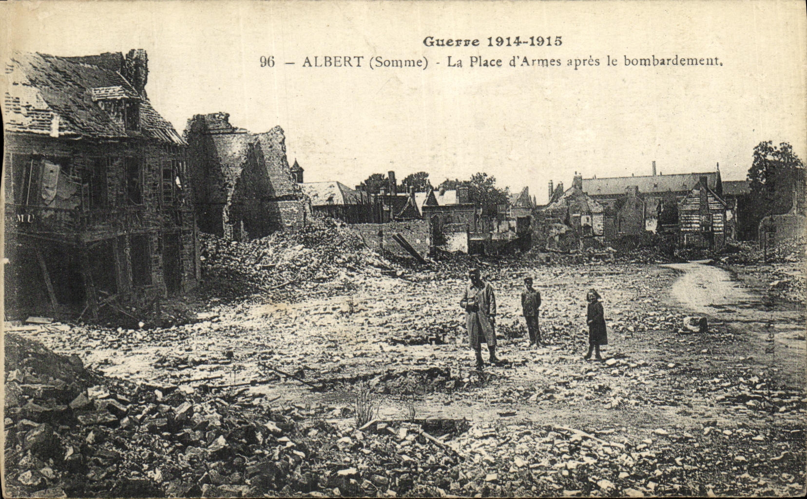 VINTAGE POSTCARD Militaria Albert the Place D Weapons after the bombardment