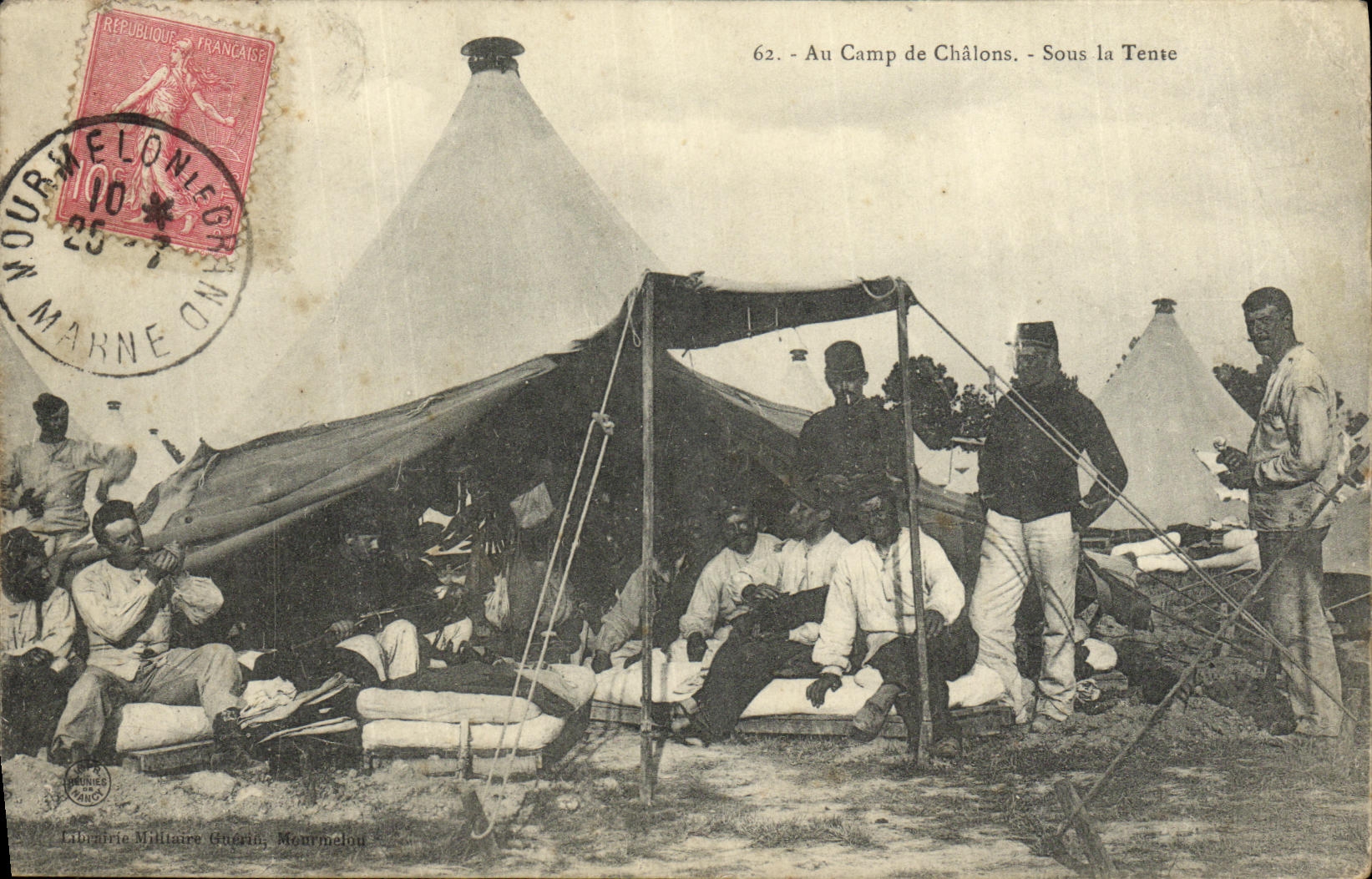CPA Militaria Au Camp de Chalons Sousla tente