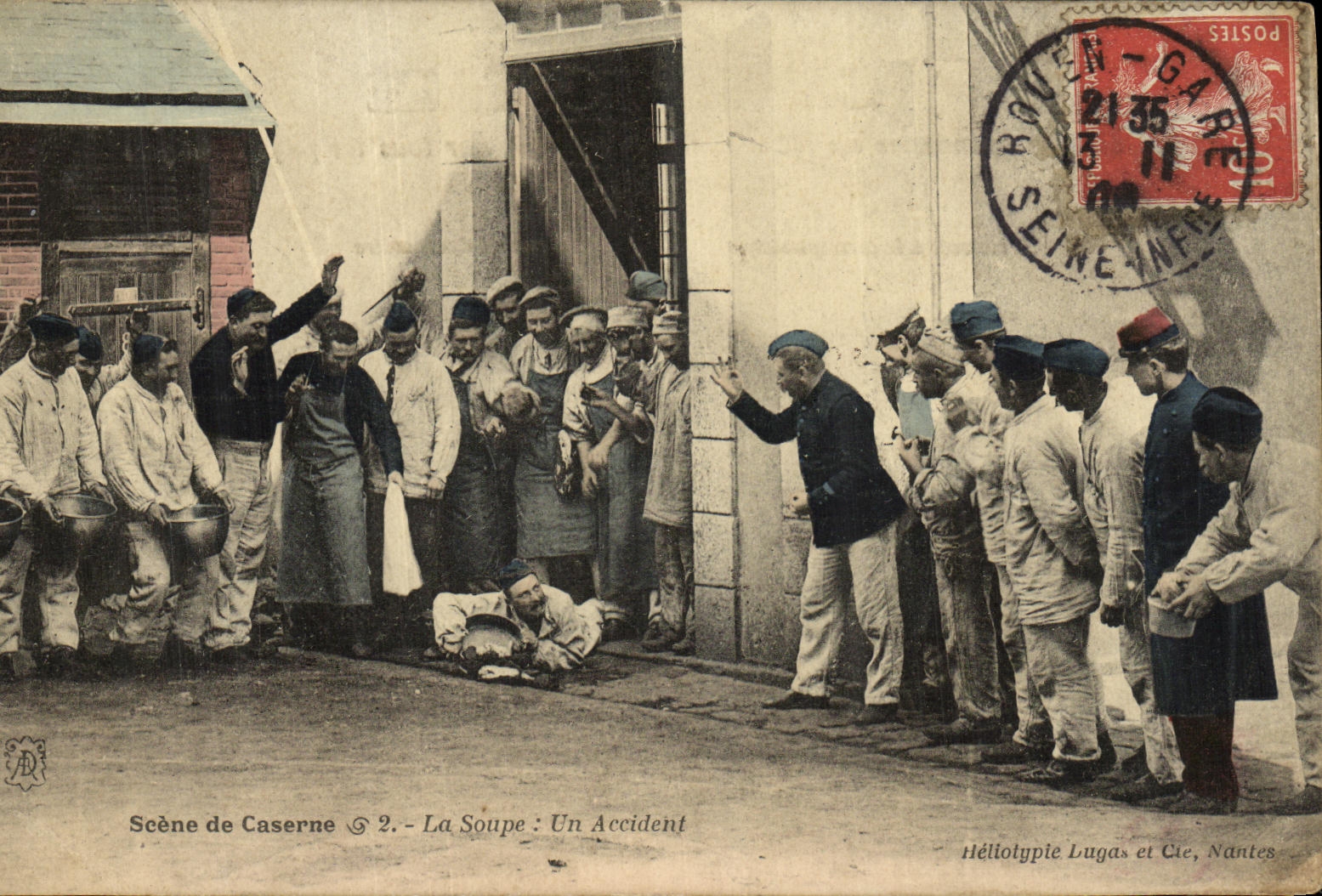CPA Militaria Scene de Caserne La Soupe Un accident