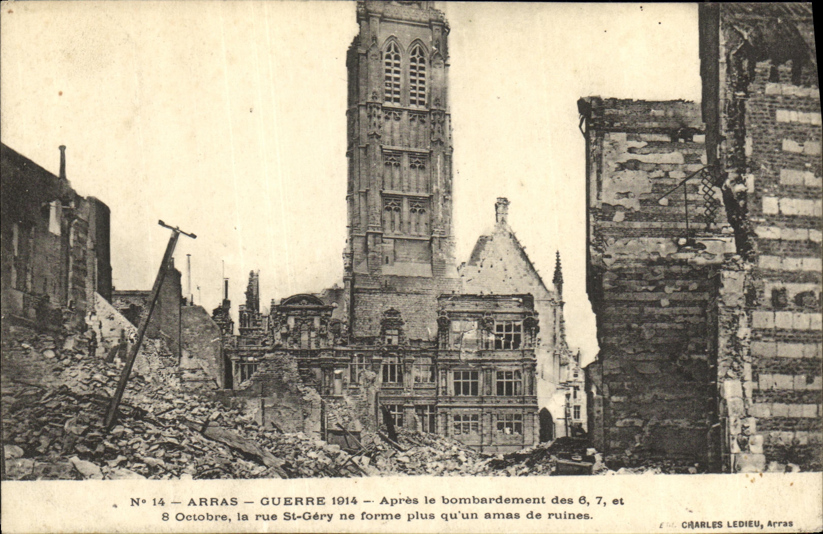 VINTAGE POSTCARD Militaria Arras War After the bombardment Street St Gery