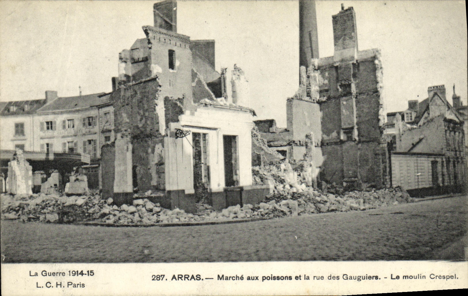 CPA Militaria Arras Marche aux Poissons et la Rue des Gauguiers