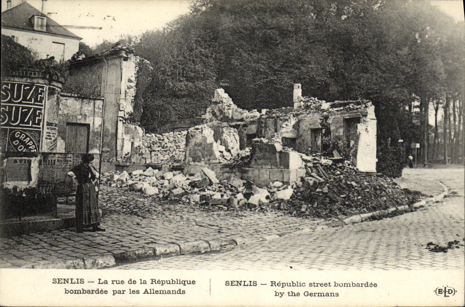 CPA Militaria Senlis Rue de la Republique